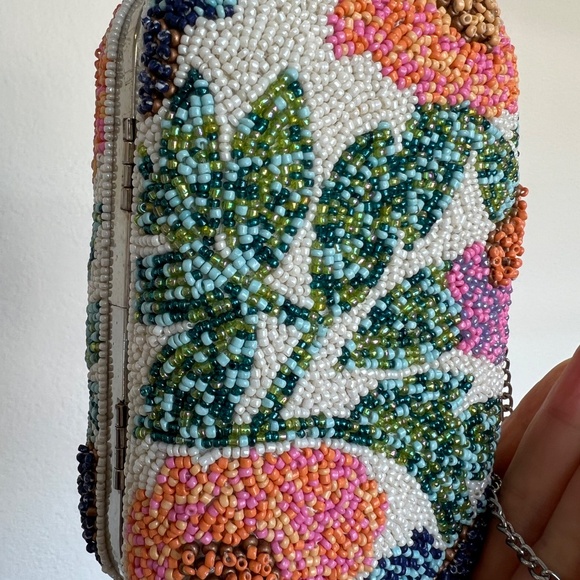Multi-beaded clutch - Picture 11 of 16
